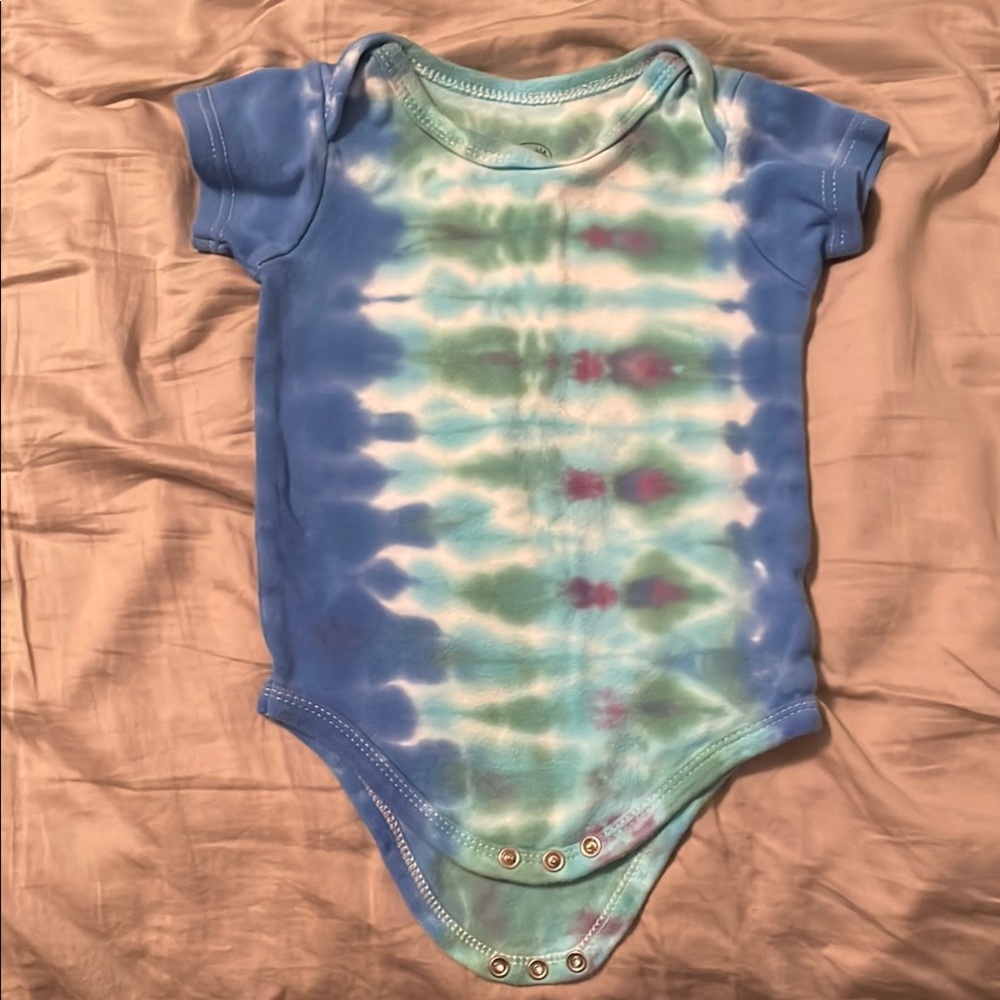 Blue Tie-Dye onesie, GUC, 9-12 months, bundle only